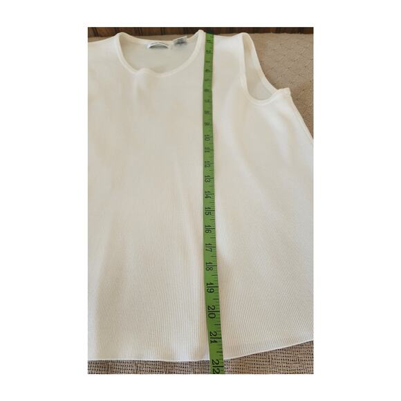Laura Ashley Sleeveless Classic Knit Blouse with Crew neckline Womens Size Small - Picture 5 of 7